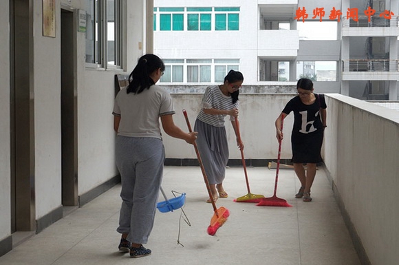 各二级学院积极开展校园卫生清洁活动