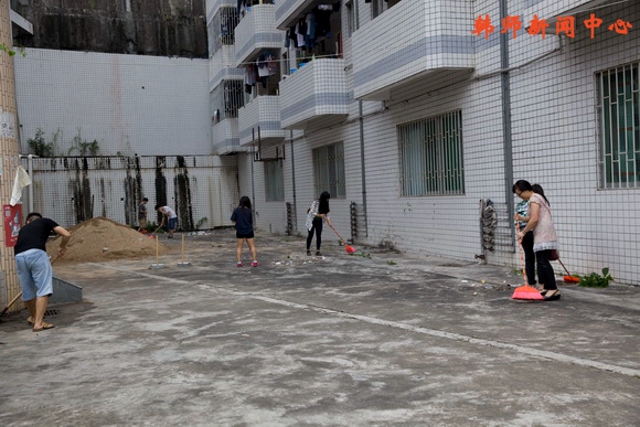 各二级学院积极开展校园卫生清洁活动